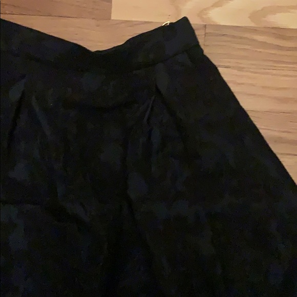 Size 4 H&M skirt. Great condition! - Picture 2 of 4